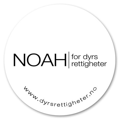 Hvit button med logoen "NOAH - for dyrs rettigheter" i svart.