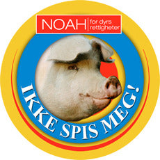Button utformet som en leverposteiboks med bilde av hodet til en gris og teksten: "Ikke spis meg!"